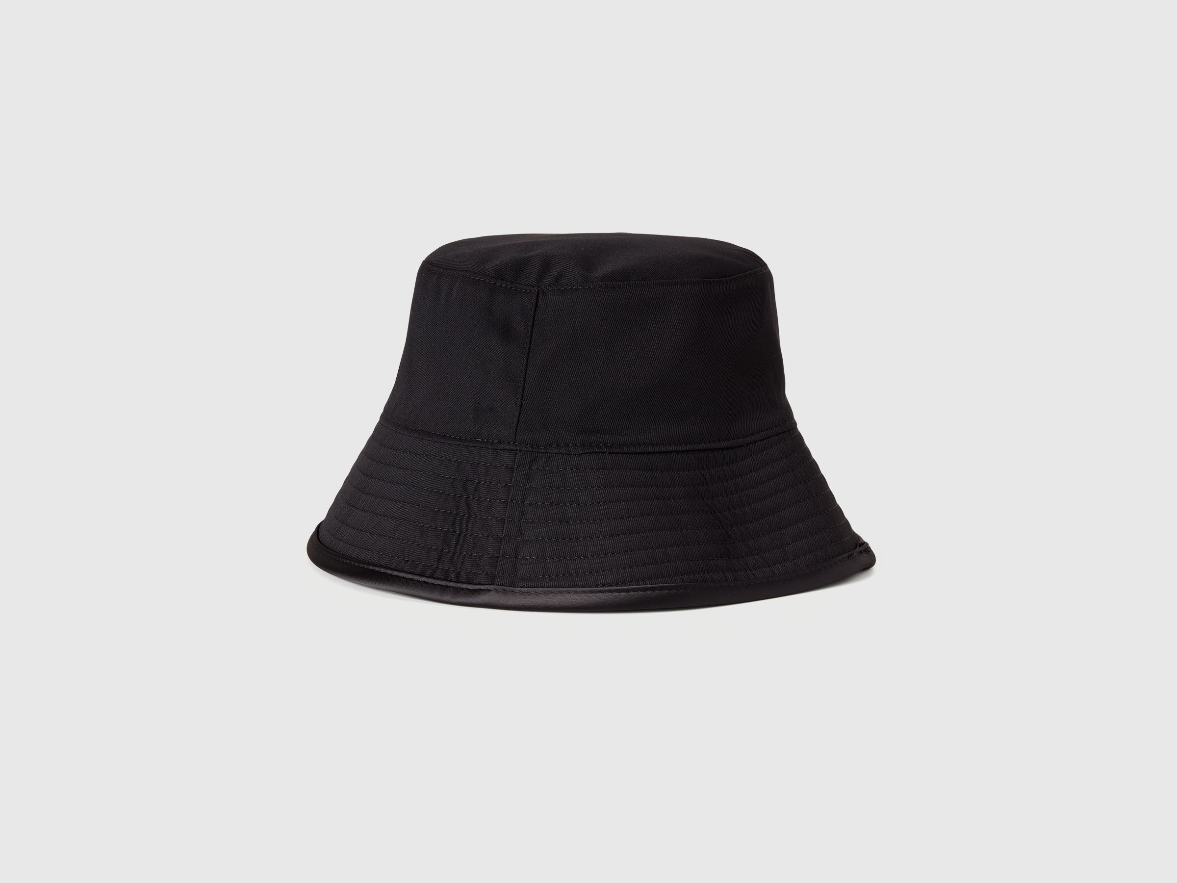 HAT Women image number 2